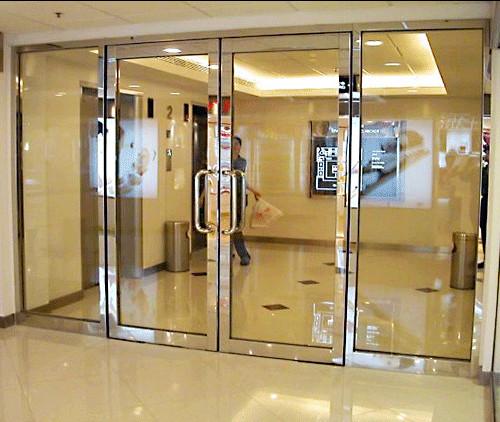 大玻璃防火門(mén)的優(yōu)勢(shì)有哪些？